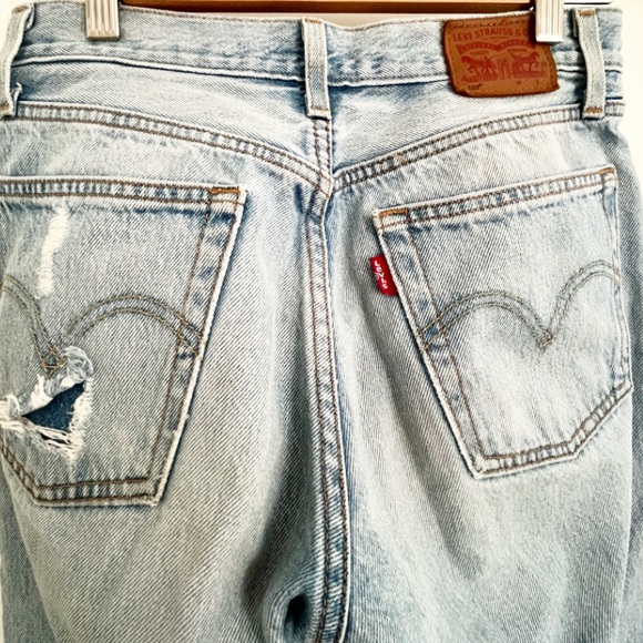 Classic Levi’s 501 Denim Jeans Distressed Size 25x32 - Picture 7 of 11